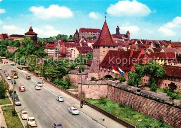 Nuernberg Westtorgraben mit Burgblick