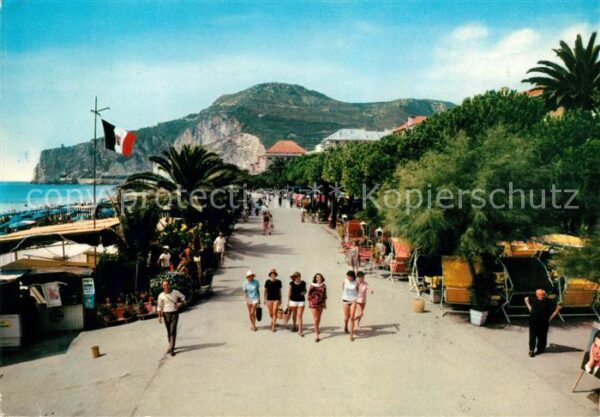 Finale Ligure Passeggiata a mare