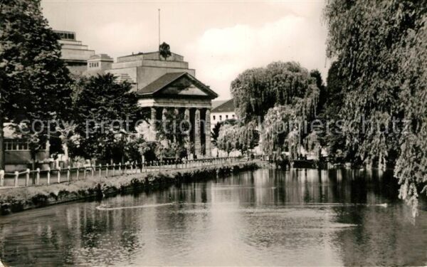 Detmold Burggraben mit Landestheater