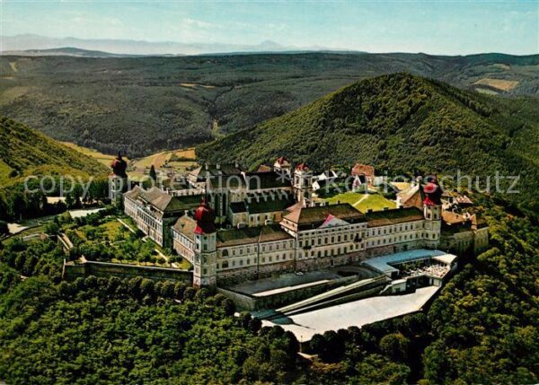 Wachau Oesterreich Göttweig Benediktinerstift Flugaufnahme
