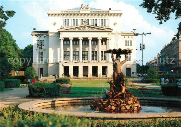 Riga Lettland Latvian National Opera House Fountain