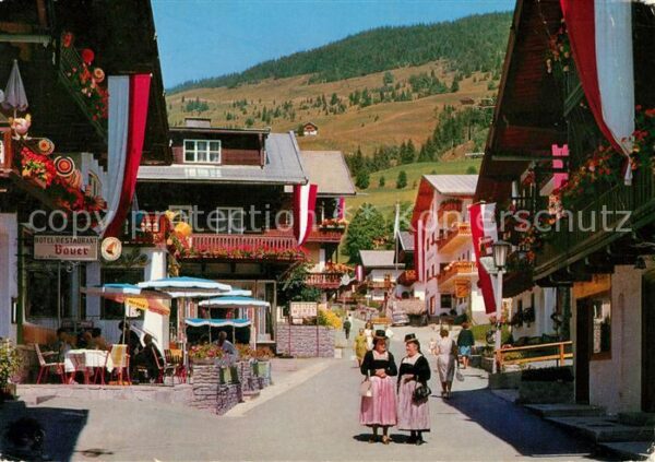 Saalbach-Hinterglemm Höhenluftkurort Dorfstrasse Trachten