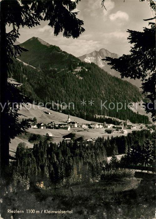 Riezlern Kleinwalsertal Vorarlberg Gesamtansicht mit Alpenpanorama