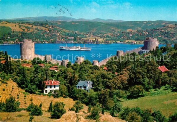 Istanbul Constantinopel Blick aus Europa auf Asien mit Burg im