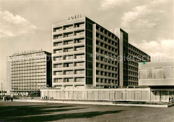 Rostock Haus der Schiffahrt und Interhotel Warn