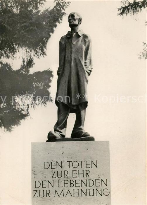 Muenchen Denkmal Den Toten zur Ehr den Lebenden