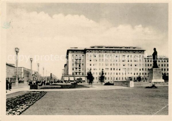 Berlin Stallinallee Stallindenkmal Block C