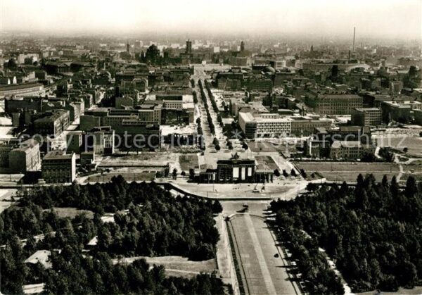 Berlin Fliegeraufnahme Blick in den Osten