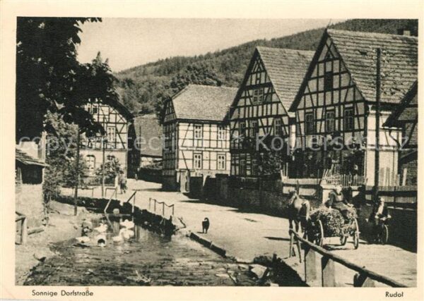 Thueringen Region Sonnige Dorfstrasse Fachwerk Pferdewage