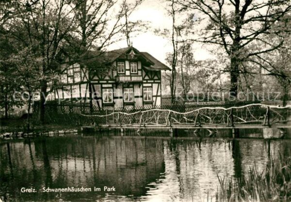 Greiz Thueringen Schwanenhäuschen im Park