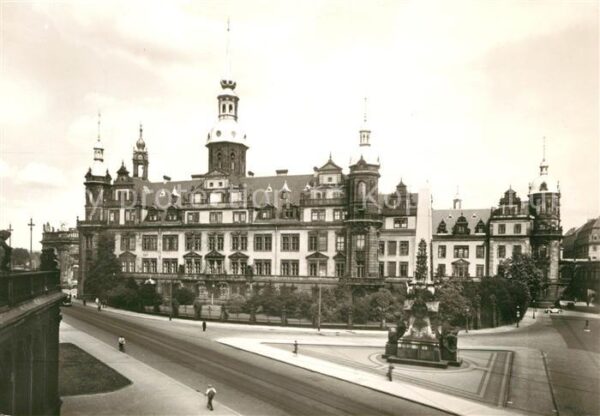 Dresden Sophienstrasse mit Residenzschloß und W