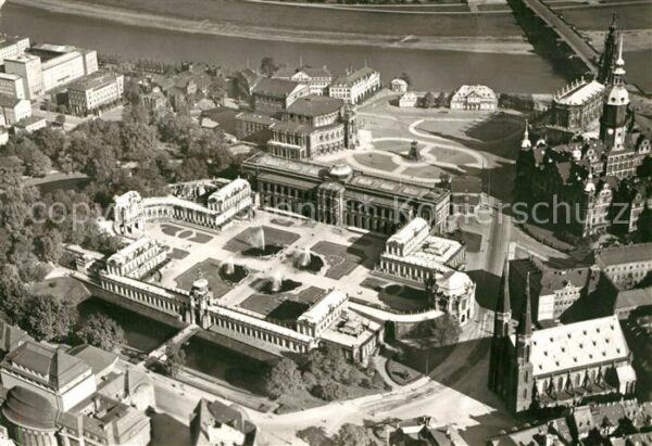Dresden Fliegeraufnahme Zwinger und Theaterplat