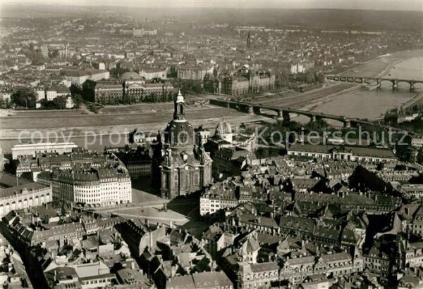 Dresden Fliegeraufnahme mit Elbe