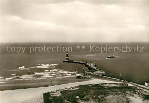 Rostock-Warnemuende Mole mit Leuchtturm