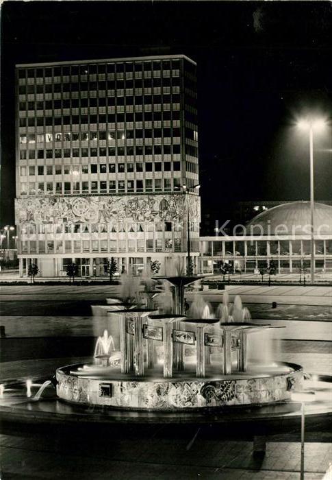 Berlin Haus des Lehrers Brunnen Nachtaufnahme