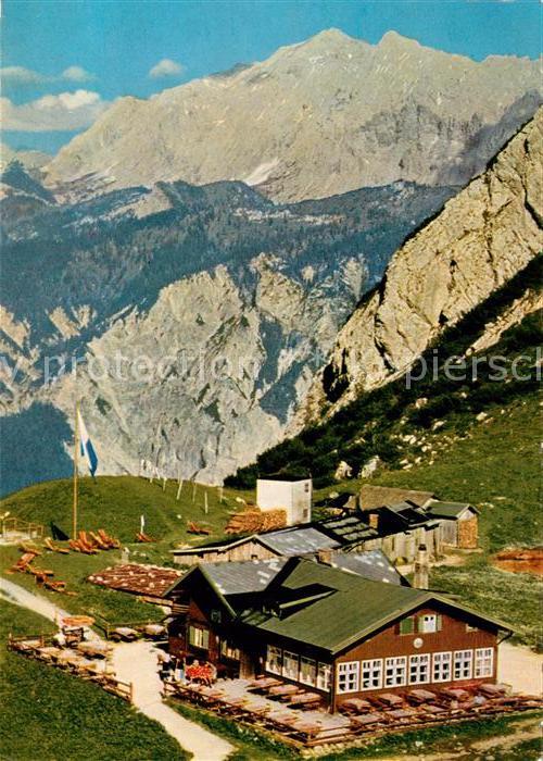 Wetterstein Hochalm mit Wettersteinwand und Wetters