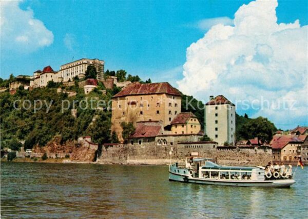 Passau Blick über die Donau auf Veste Oberhaus