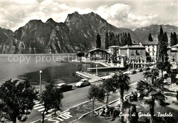Torbole Lago di Garda Uferstrasse am Gardasee Hafen Alpen