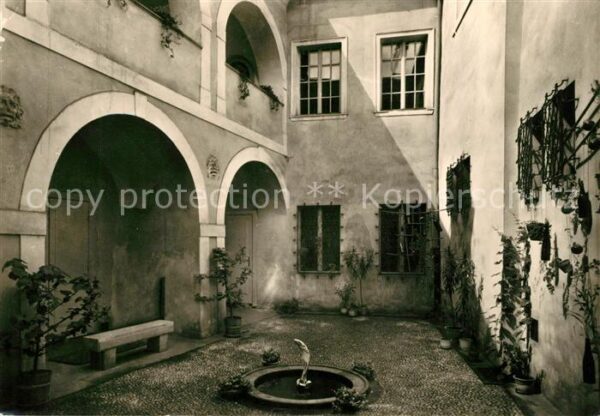 Litomerice Leitmeritz Nordboehmen Innenhof Brunnen