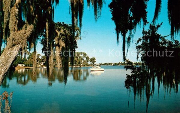 Florida US-State Cruising along scenic waterways