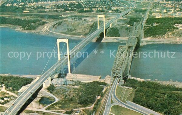 Quebec Vue aerienne du vieux pont et Pont Pier