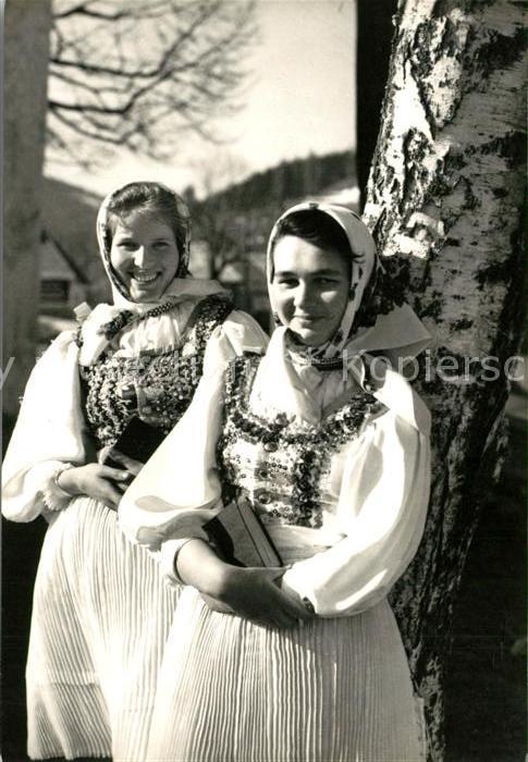 Lendak Mädchen im Tatravorland Volkstracht