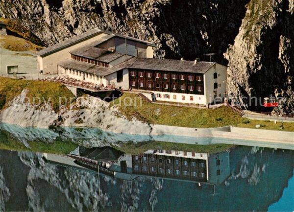 Douglass Huette Lünersee Wasserspiegelung Lünerseebahn