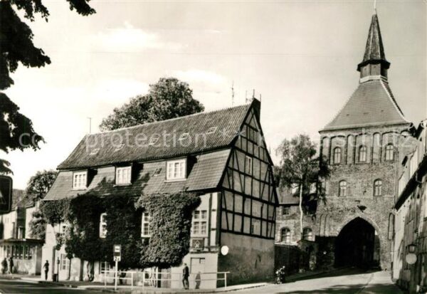 Stralsund Mecklenburg Vorpommern Kütertor und Jugendherberge Grete Walte