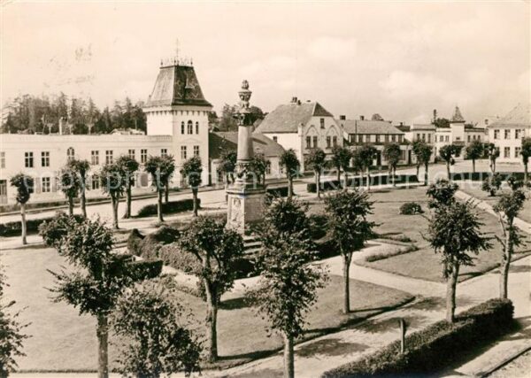 Putbus Ruegen Marktplatz mit HO Gaststätte Deutsches