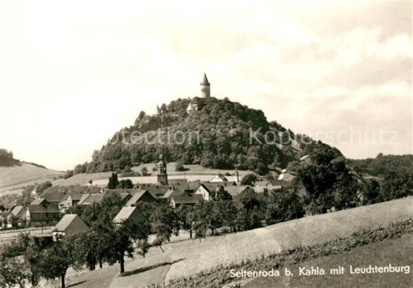 Seitenroda Ortsansicht mit Leuchtenburg