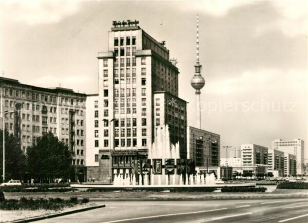 Berlin Strausberger Platz mit Blick zum Funktu
