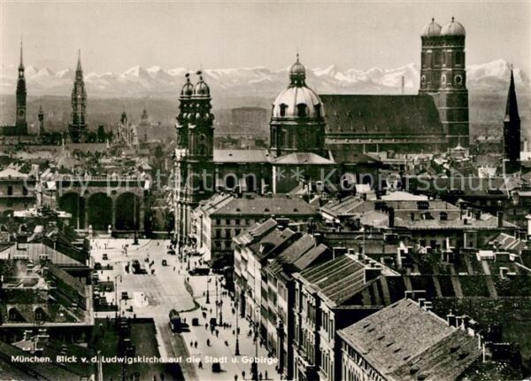 Muenchen Blick von der Ludwigskirche auf Stadt u