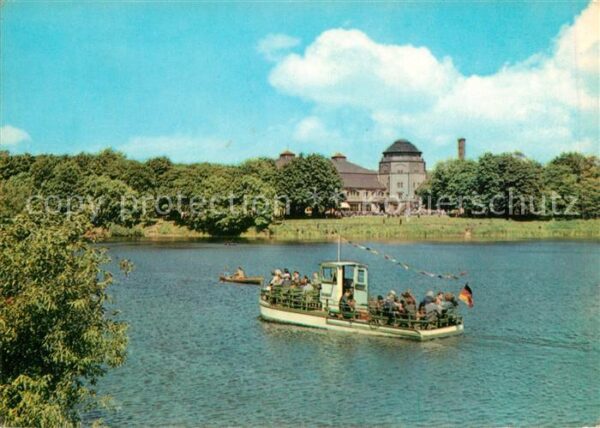 Leipzig Auensee mit Blick zur HO Gaststätte