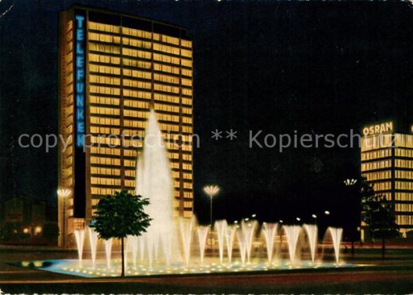 Berlin Ernst Reuter Platz mit Springbrunnen Ho