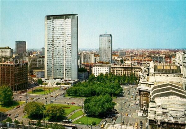 Milano Piazzale Duca d_Aosta ed il grattacielo