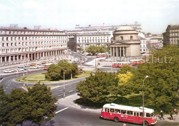 Warszawa Platz mit Bussen