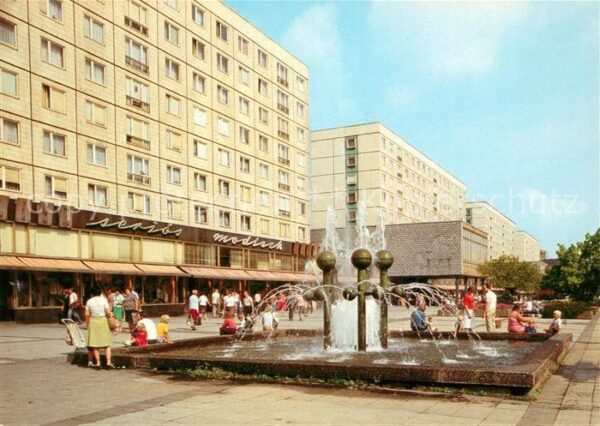 Magdeburg Karl Marx Strasse Plattenbauten Wassers