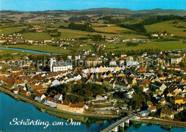 Schaerding Blick in Hügelwelt des Sauwaldes und zu