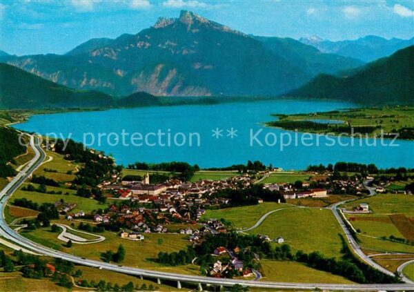 Mondsee Salzkammergut mit Schafberg Autobahn Salzburg Wien Fl