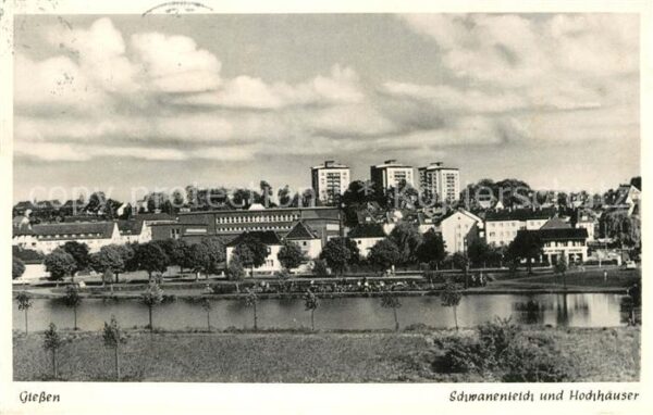 Giessen Lahn Schwanenteich und Hochhäuser