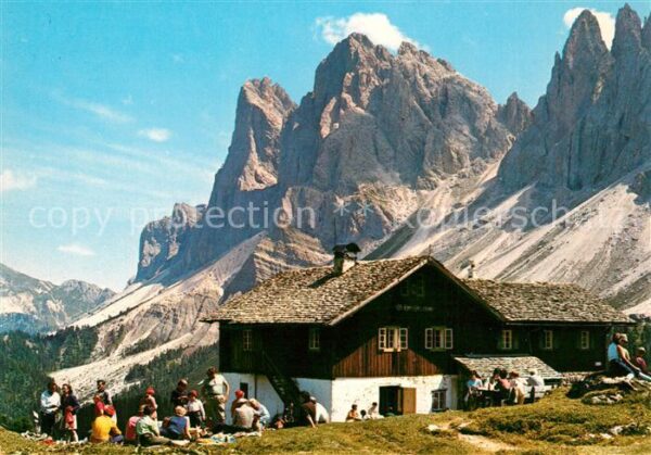 Brogleshuette Rifugio Malga Brogles mit Geisler-Gruppe