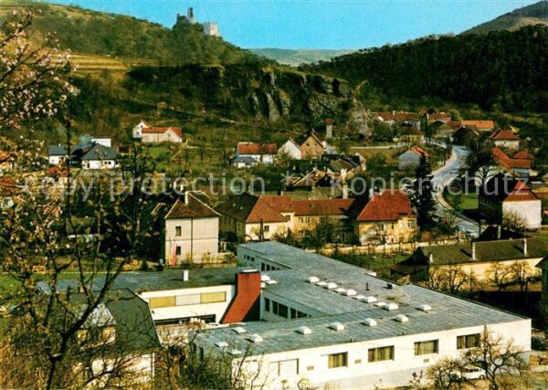 Senftenberg Niederoesterreich Blick ins Kremstal mit Bestrahlungsinst