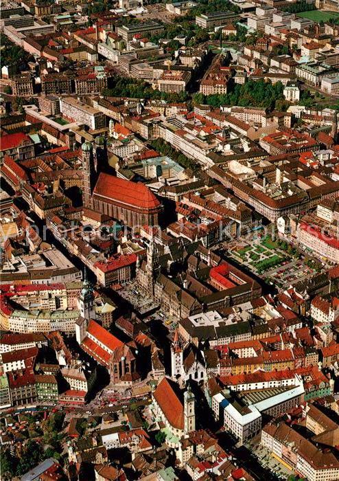 Muenchen Stadtzentrum mit Rathaus Marienplatz Pf