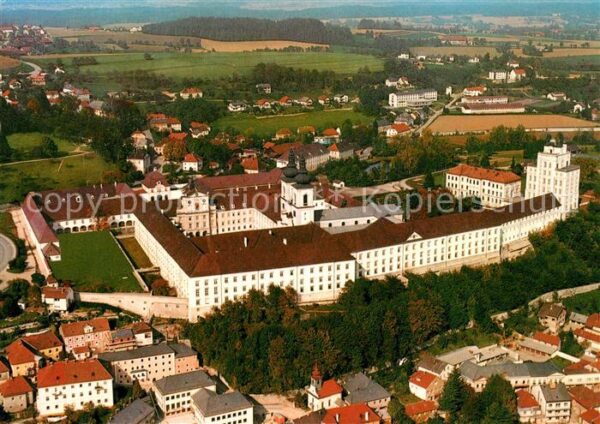 Kremsmuenster Benediktinerstift Kloster Fliegeraufnah