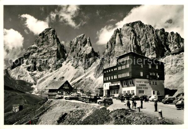Dolomiti Rifugio Maria Flora al Passo di Sella