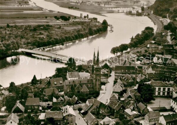 Hoexter Weser Brücke mit Kilianskirche