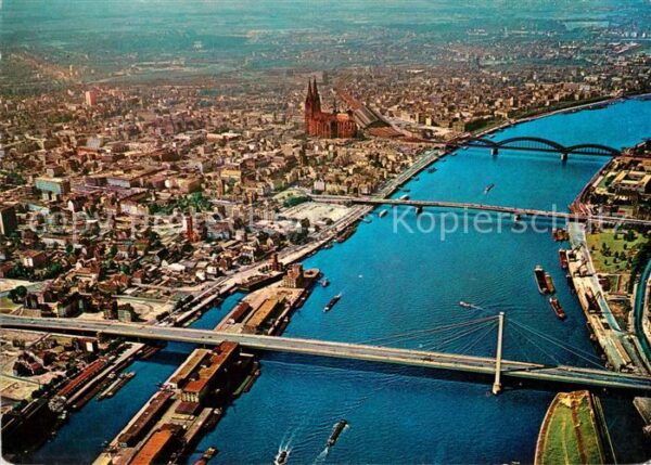 Koeln Rhein Blick auf Altstadt und Dom Rheinbrücken