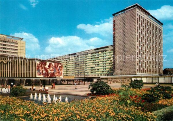 Dresden Prager Strasse mit Interhotel Newa