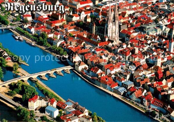 Regensburg Altstadt mit Steinerner Brücke über die