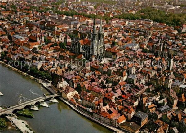 Regensburg Stadtzentrum mit Dom Fliegeraufnahme